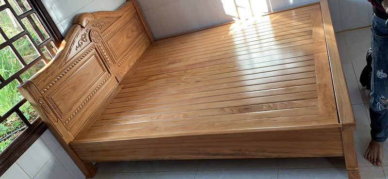 Hoàn thành lắp đặt giường gỗ gõ đỏ GN50 cho khách hàng tại Hớn Quản, Bình Phước