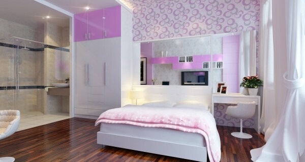 Phòng ngủ master với hệ kính liền, rộng, kết hợp tủ đầu giường và bàn trang điểm, phòng tắm vách trong và sàn gỗ theo phong cách hiện đại.