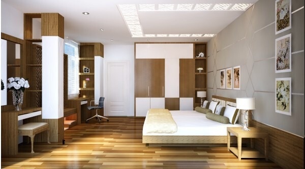 Phòng ngủ master với đồ nội thất chính sử dụng chất liệu gỗ và hoa văn vân gỗ, vừa hiện đại lại ấm cúng. Tất cả liên kết như một khối chung, kết hợp tông màu tự nhiên của gỗ và trắng tạo cảm giác thư giãn và thông thoáng.
