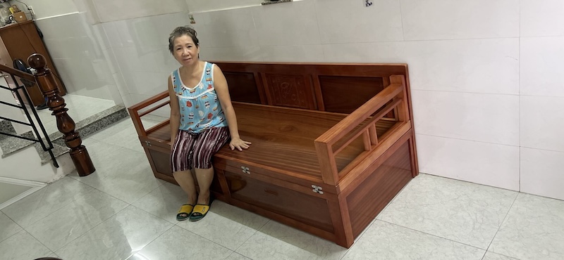 Khách hàng sử dụng giường gấp
