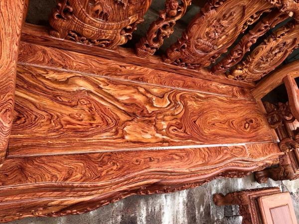 cách phân biệt giường gỗ hương vân thật và giường gỗ hương vân giả 