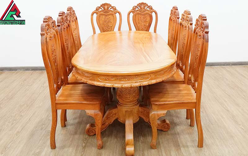 Những mẫu bàn ăn gỗ gõ đỏ vô cùng sang trọng với thiết kế tinh xảo, cầu kỳ