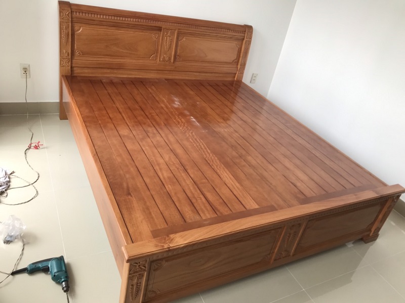 Giao giường gỗ xoan đào và giường gỗ gõ đỏ cho KH tại quận 12, TPHCM