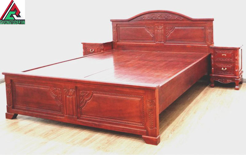 Mẫu giường gỗ căm xe kiểu cổ điển ở hữu những hoạ tiết cầu kỳ, tinh xảo, uyển chuyển, hài hoà và vô cùng ấn tượng