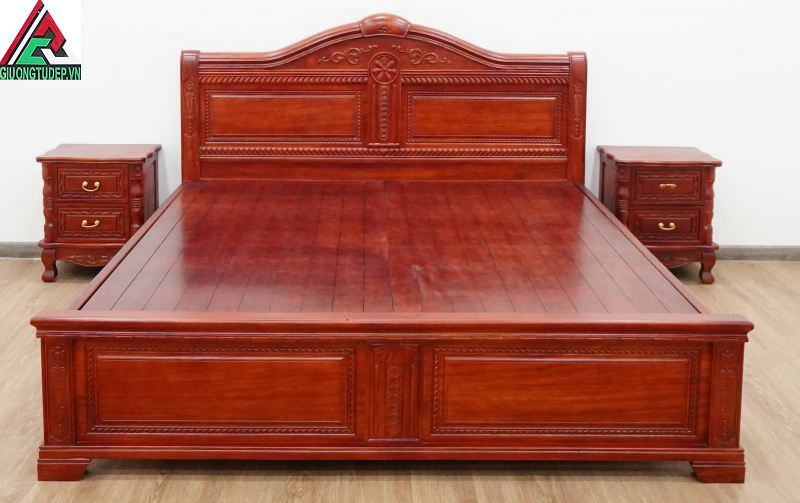 Mẫu giường gỗ căm xe kiểu vai bò có độ bền hàng chục năm, càng dùng càng đẹp, không bị phai màu theo thời gian