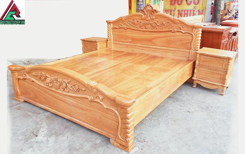 Mẫu giường ngủ gỗ gõ đỏ GN73 kiểu đục hoa hồng dạt phẳng
