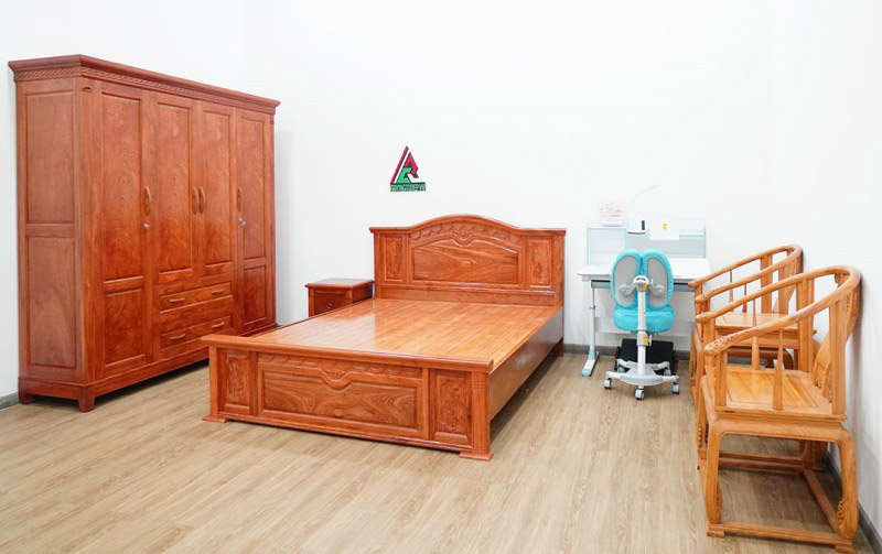 Giường gỗ hương đá 1m8x2m sẽ có các bộ phận chính như đầu giường, đuôi giường, vạt giường, vai giường