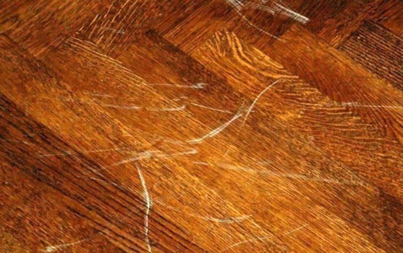 Giường gỗ xoan đào mất thẩm mỹ khi bị trầy xước bề mặt