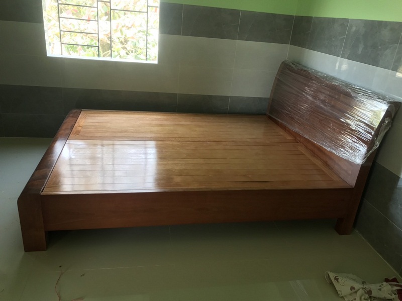 hoàn thành lắp đặt giường gỗ xoan đào GN28 