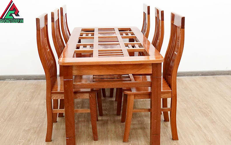 Thiết kế mẫu bàn, ghế vừa đẹp mắt lại rất thoải mái, dễ chịu khi ngồi ăn