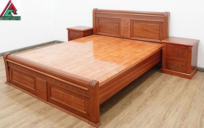 Giường gỗ xoan đào GN04 kiểu quạt dạt phản với thiết kế sang trọng và ấn tượng, giúp cho không gian phòng ngủ nổi bật hơn.