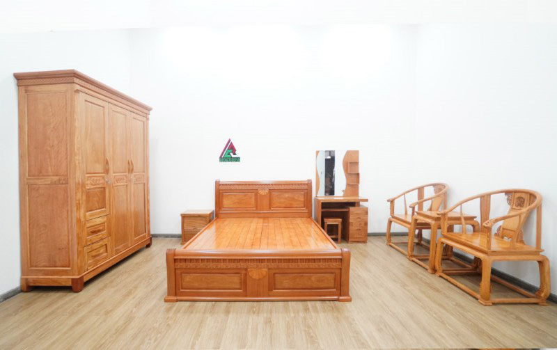Giường gỗ đinh hương được bố trí hài hoà trong không gian phòng ngủ