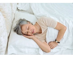Mua giường ngủ cho người già cần lưu ý những gì?
