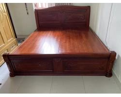 Giao giường gỗ gõ đỏ GN67 cho khách tại Củ Chi, TPHCM
