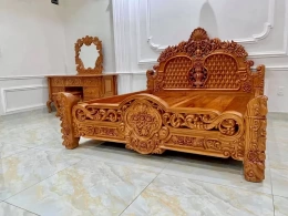 Giao bàn trang điểm và giường ngủ gỗ gõ đỏ cao cấp cho khách Vũng Tàu Giao bàn trang điểm và giường ngủ gỗ gõ đỏ cao cấp cho khách Vũng Tàu