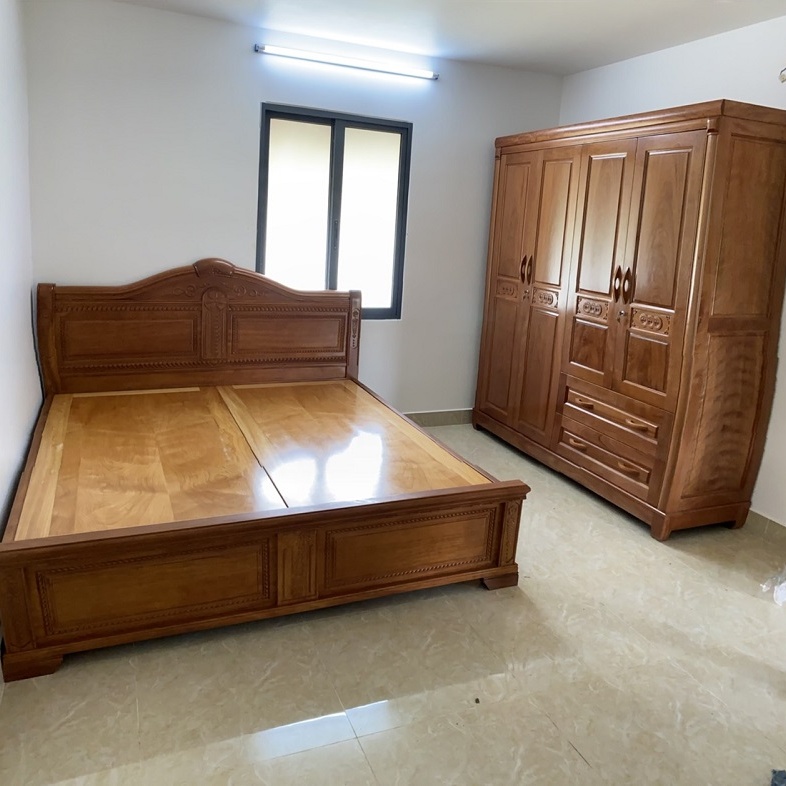 Giao giường gỗ gõ đỏ và tủ quần áo gỗ đinh hương cho khách tại Hóc Môn, TPHCM
