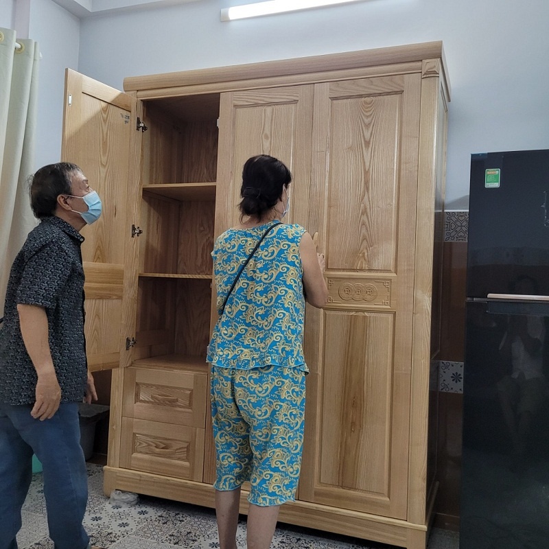 Giao tủ quần áo gỗ sồi TA05 cho khách ở quận 5, TP HCM